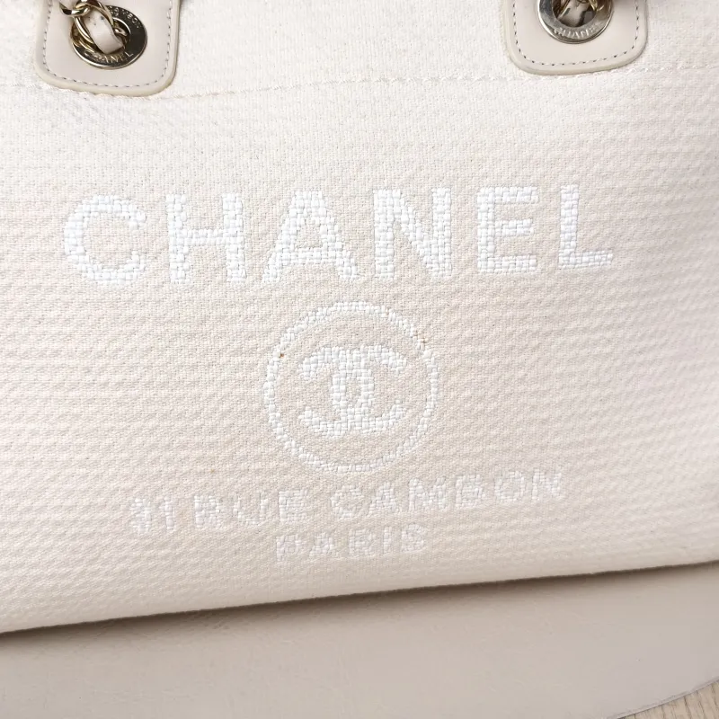 Chanel Shoulder Bag White Canvas One Size 32 × 16 × 23 cm — detail view 17 of 17