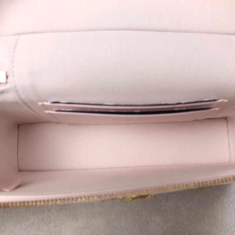 Chanel Crossbody Bag26c lp Vanity Case Bag Pink Calfskin One Size19.5 × 5 × 17 cm — detail view 11 of 19