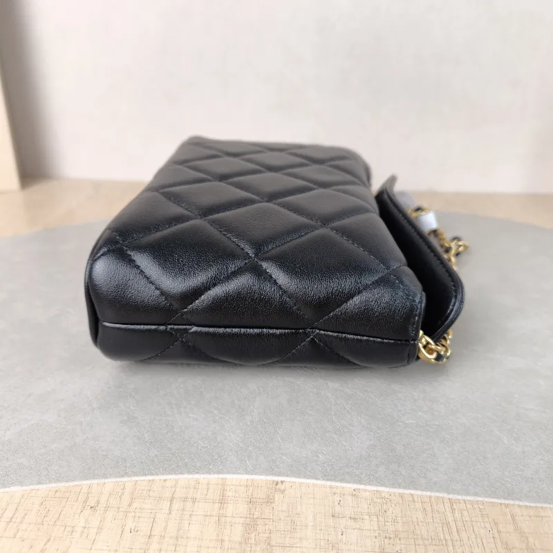 Chanel Crossbody Bag hobo Black Lambskin One Size 20 × 5 × 16.5 cm — detail view 5 of 11