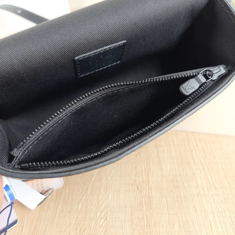 Louis Vuitton Crossbody Bag Steamer Box Yellow · Black · Monogram PVC · Calfskin Mini 18 × 6.5 × 11 cm — detail view 10 of 11