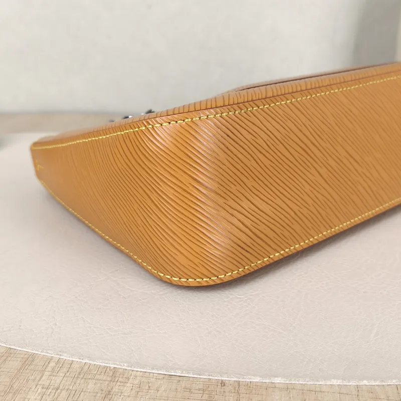 Louis Vuitton Crossbody Bag MARELLE Epi Embossed Calfskin Small 25 × 8 × 15 cm — detail view 4 of 13