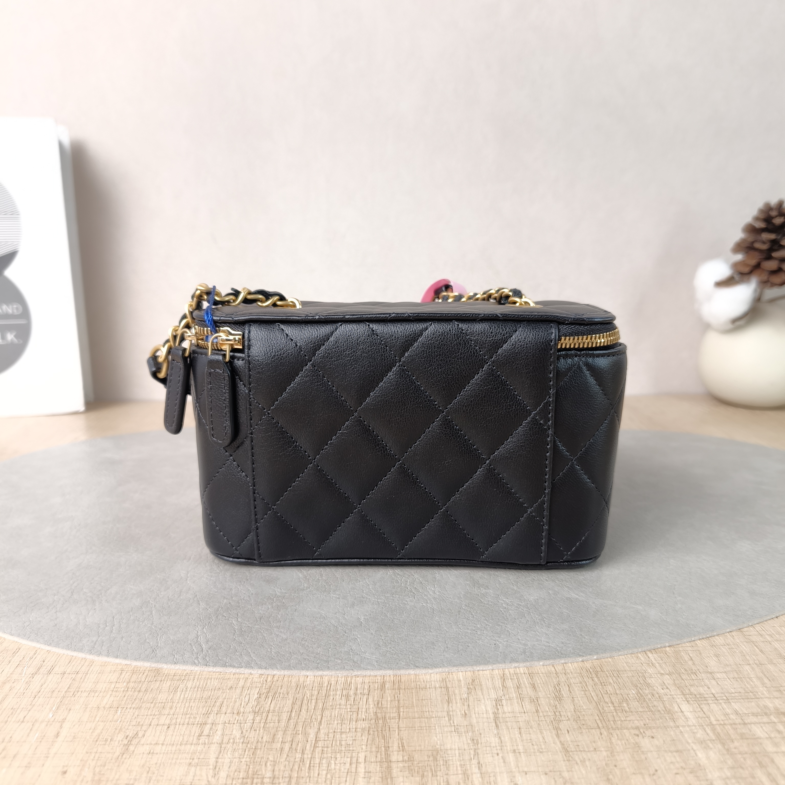 Chanel Crossbody Bag Edition Black Lambskin One Size16 × 8 × 9.5 cm — cover view 3 of 6