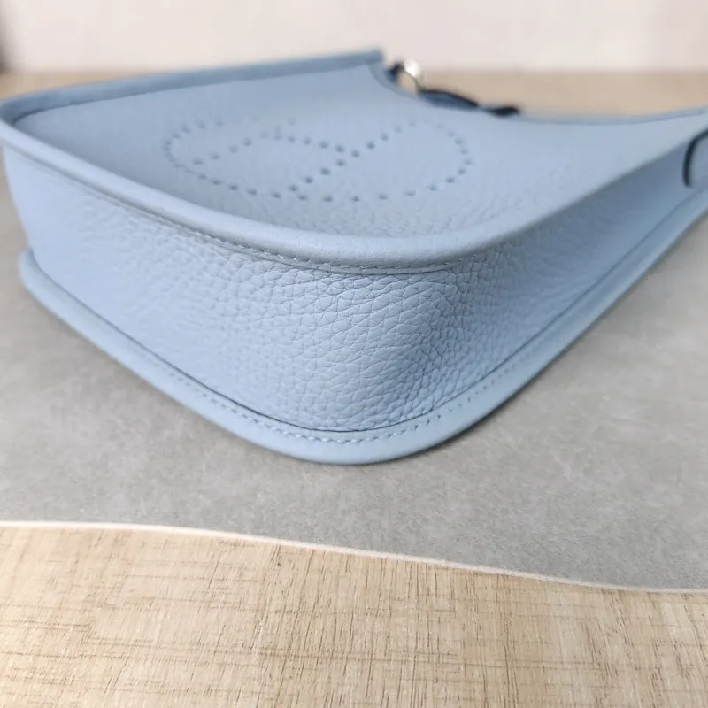 Hermès Crossbody Bag Evelyne Mini 16 Mini 16 J7 Taurillon Clemence TC Calfskin Mini 17 × 5.5 × 18 cm K — detail view 4 of 13