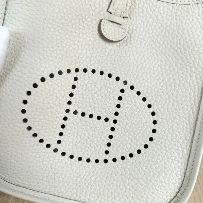 Hermès Crossbody Bag Evelyne Mini 16 Mini 1610Craie TC Calfskinmini17 × 5.5 × 18 cm — detail view 3 of 11