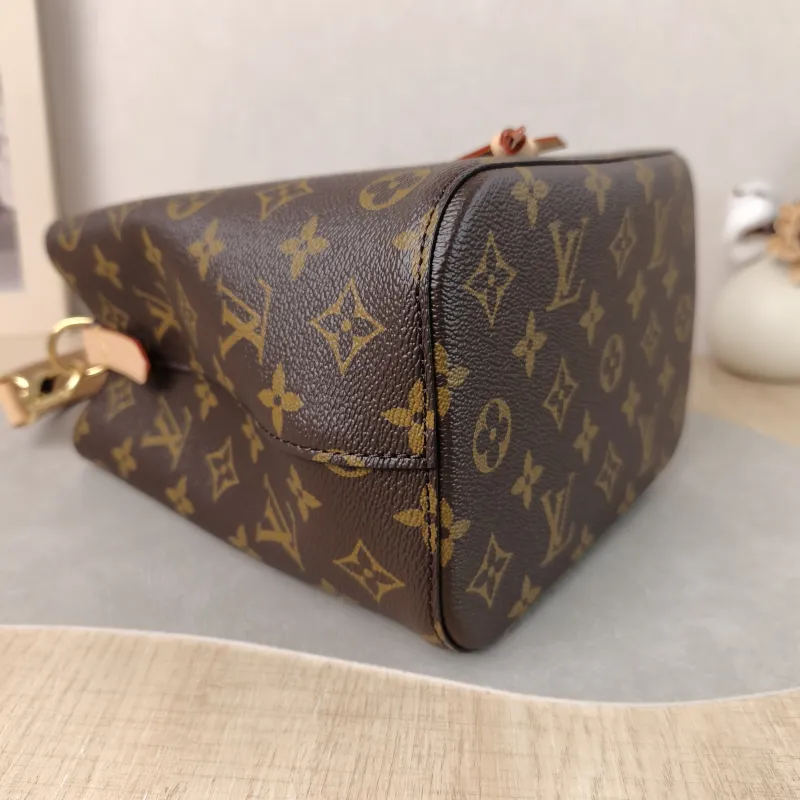 Louis Vuitton Crossbody Bag NÉONOÉ Bucket Bag BB Monogram PVC BB 20 × 13 × 20 cm — detail view 2 of 13