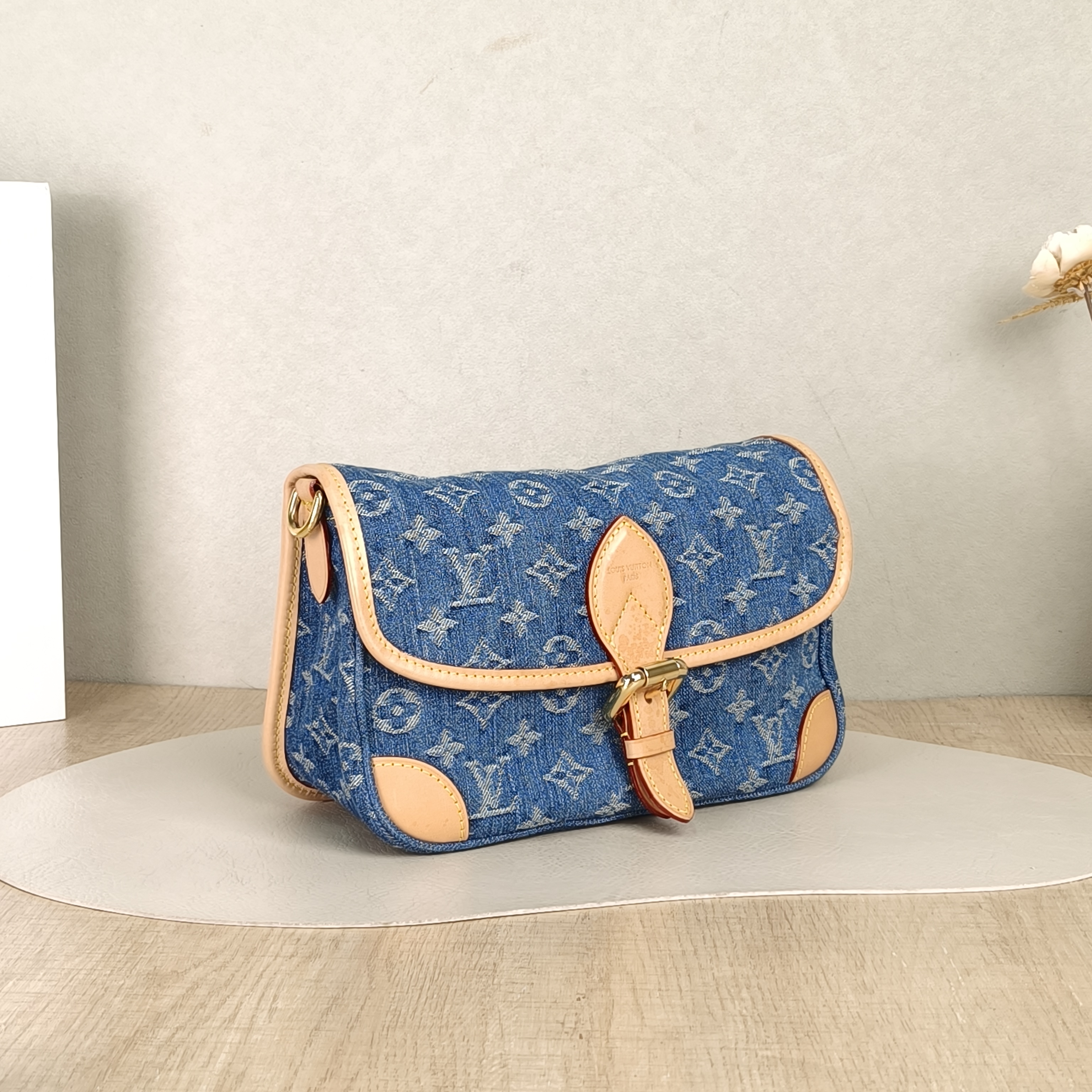 Louis Vuitton Crossbody Bag Diane Baguette Bag Blue Small24 × 9 × 15 cm — cover view 4 of 6