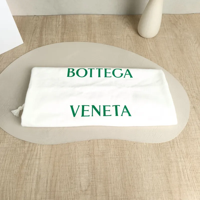 Bottega Veneta Crossbody Bag Cassette Woven Lambskin One Size14 × 14 × 18 cm — detail view 6 of 10