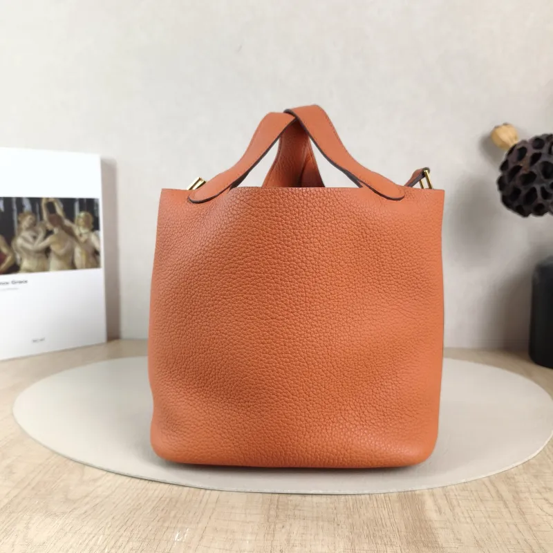 Hermès Top Handle Bag Picotin Lock 18 1836 Red TC Calfskin Small18 × 13 × 18 cm — detail view 10 of 11