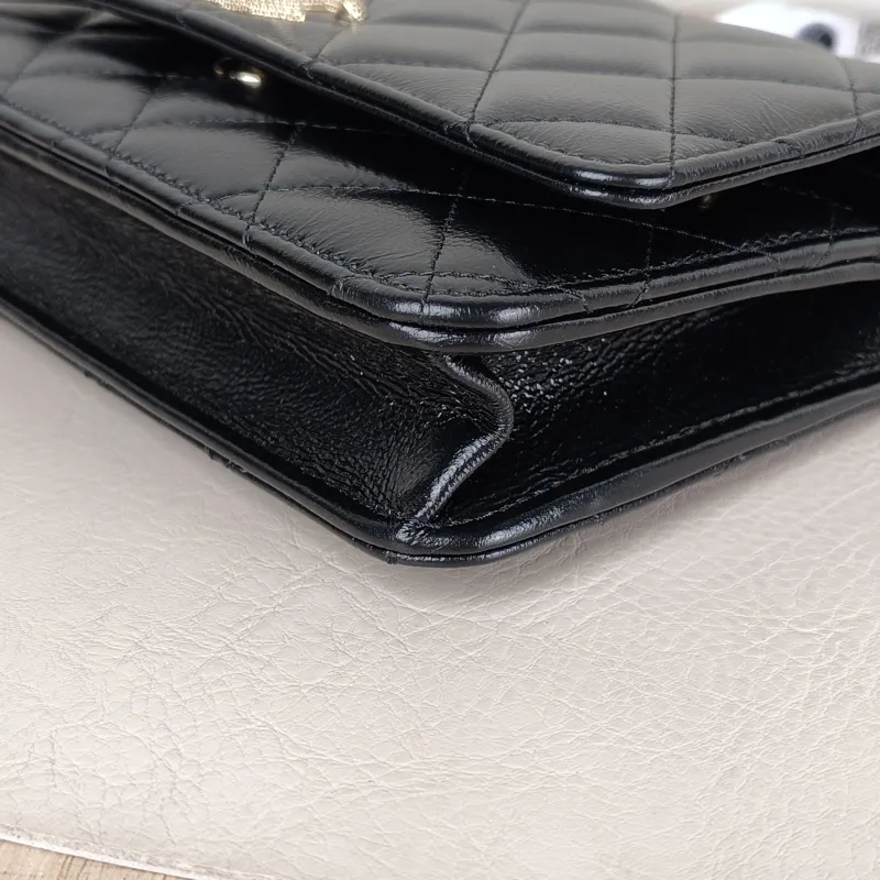 Chanel Crossbody Bag Pearl Black Lambskin 19 × 3.5 × 12 cm — detail view 7 of 14