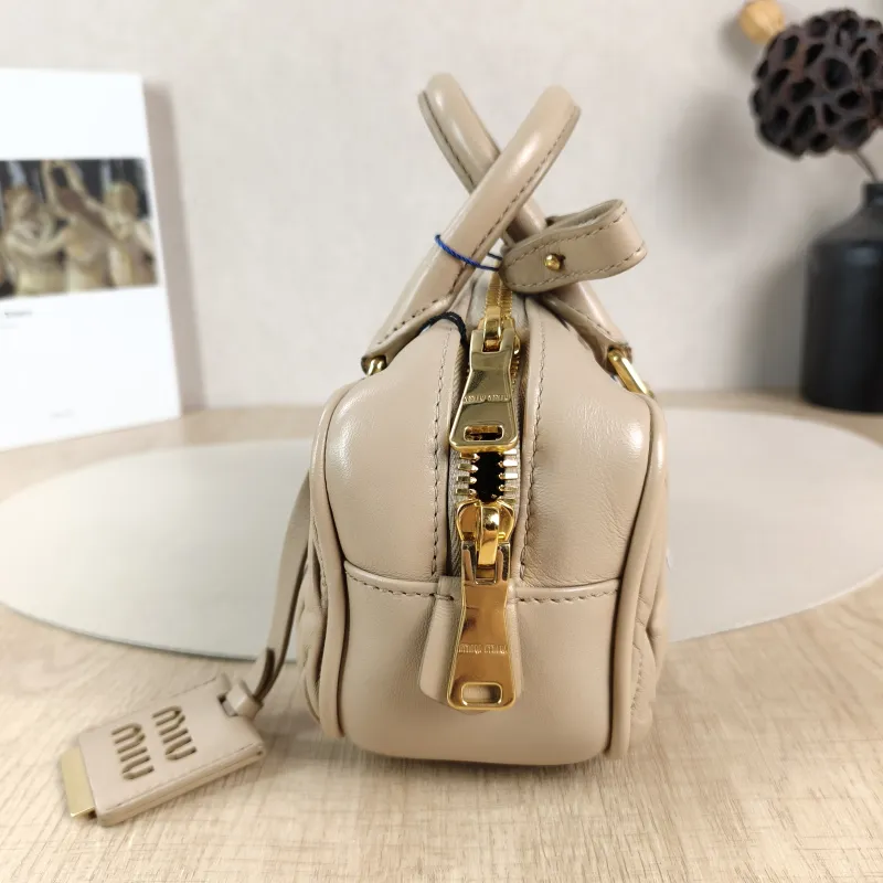 Miumiu Top Handle Bag Arcadie MatelasséCollection Edition Beige Lambskin Medium22 × 7.5 × 10.5 cm — detail view 5 of 12