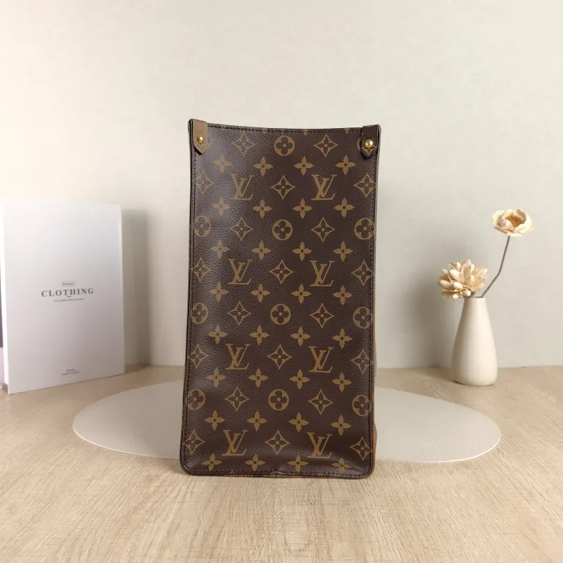 Louis Vuitton Shoulder Bag Onthego Large Monogram PVC Large41 × 19 × 34 cm — detail view 10 of 10