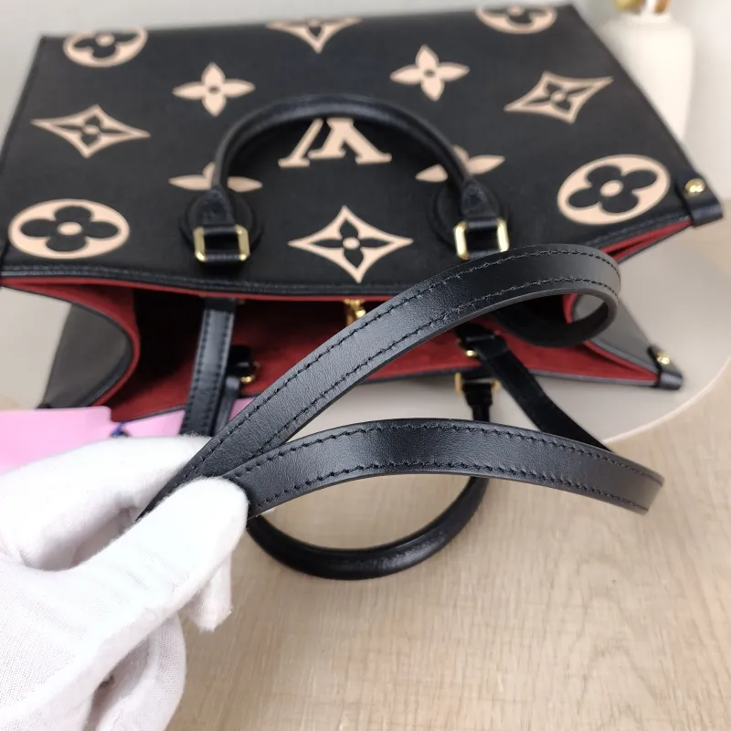 Louis Vuitton Shoulder Bag Onthego Medium Black · White Empreinte Embossed Calfskin Monogram Medium35 × 14 × 27 cm — detail view 7 of 10