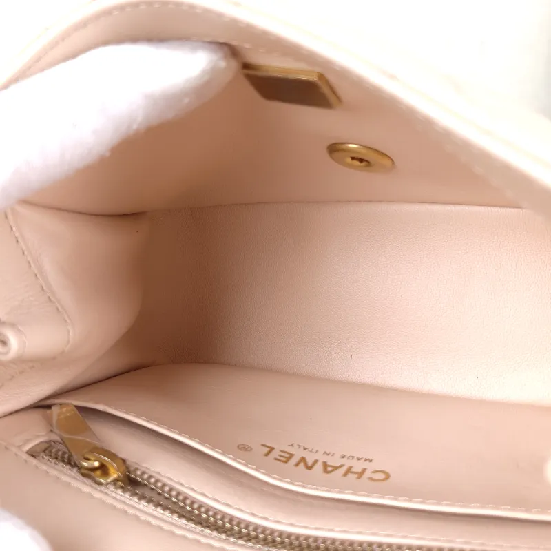 Chanel Crossbody Bag Pink Lambskinmini17 × 8 × 13.5 cm — detail view 2 of 14