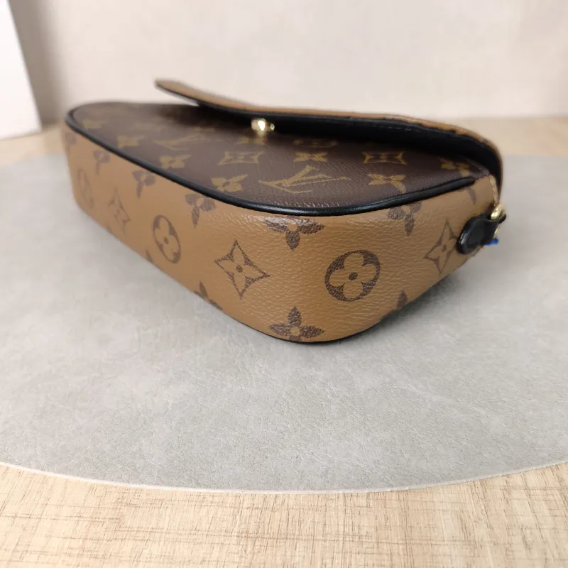 Louis Vuitton Bag — detail view 7 of 13