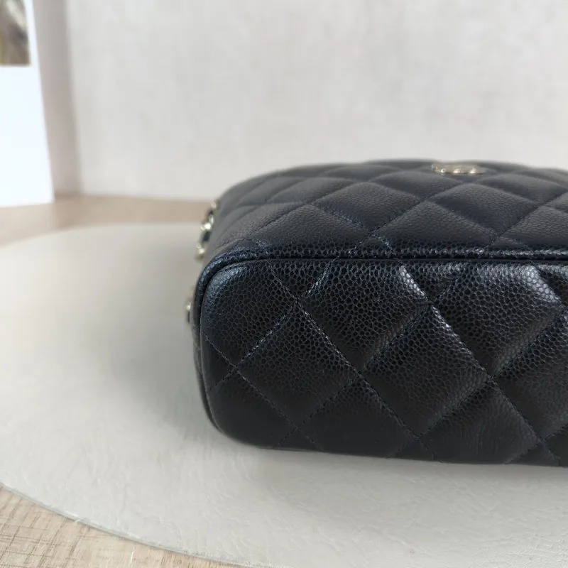 Chanel Crossbody Bag Vanity Case Bag Black Grained Calfskin 20 × 6 × 19 cm — detail view 9 of 10