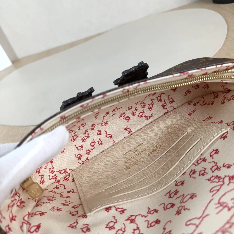 Louis Vuitton Crossbody Bag IVY Monogram PVC Small 23.5 × 4.3 × 12 cm — detail view 2 of 11