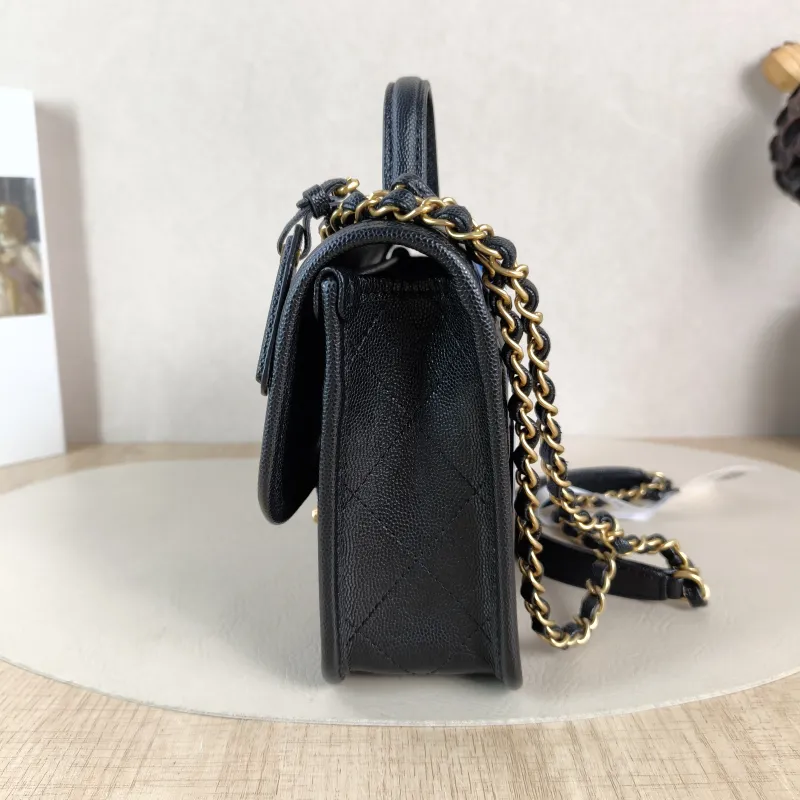 Chanel Crossbody Bag Messenger Bag Black Grained Calfskin 17 × 6 × 16 cm — detail view 7 of 11