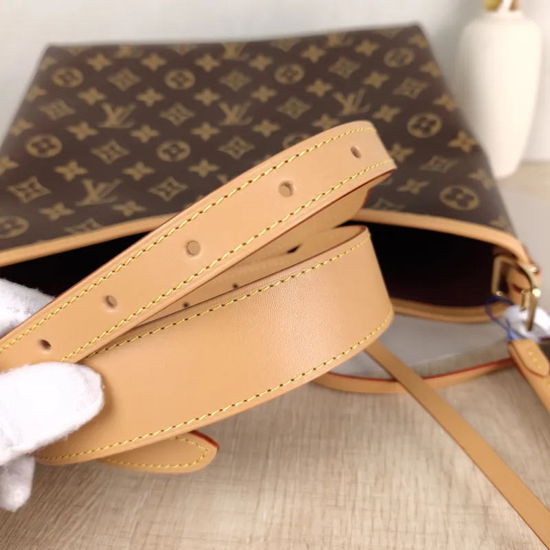 Louis Vuitton Crossbody Bag Carryall Monogram PVC Small 29 × 12 × 24 cm — detail view 4 of 12