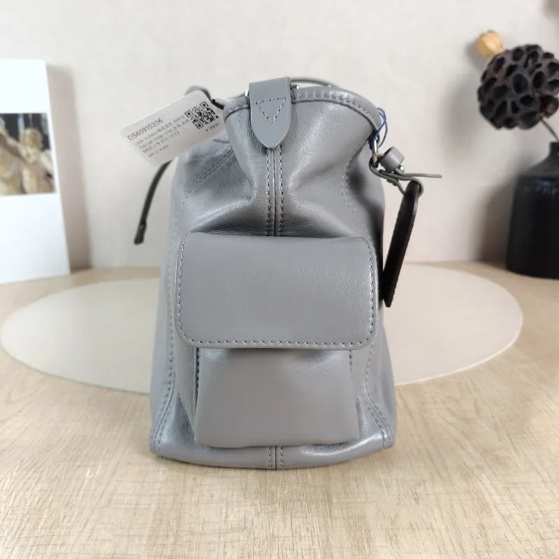 Louis Vuitton Crossbody Bag Carryall Cargo Vibe Grey SL ambskin Small 33.5 × 15 × 23 cm — detail view 7 of 9