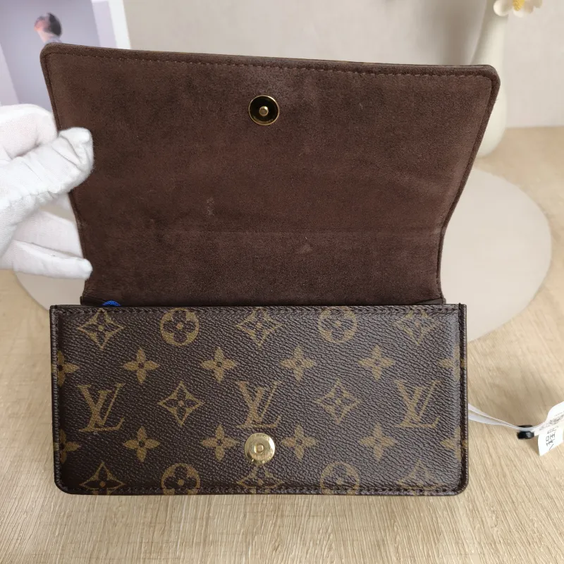 Louis Vuitton Crossbody Bag LILY Chain Bagwoc Monogram PVC One Size21 × 3.5 × 10.5 cm — detail view 5 of 6