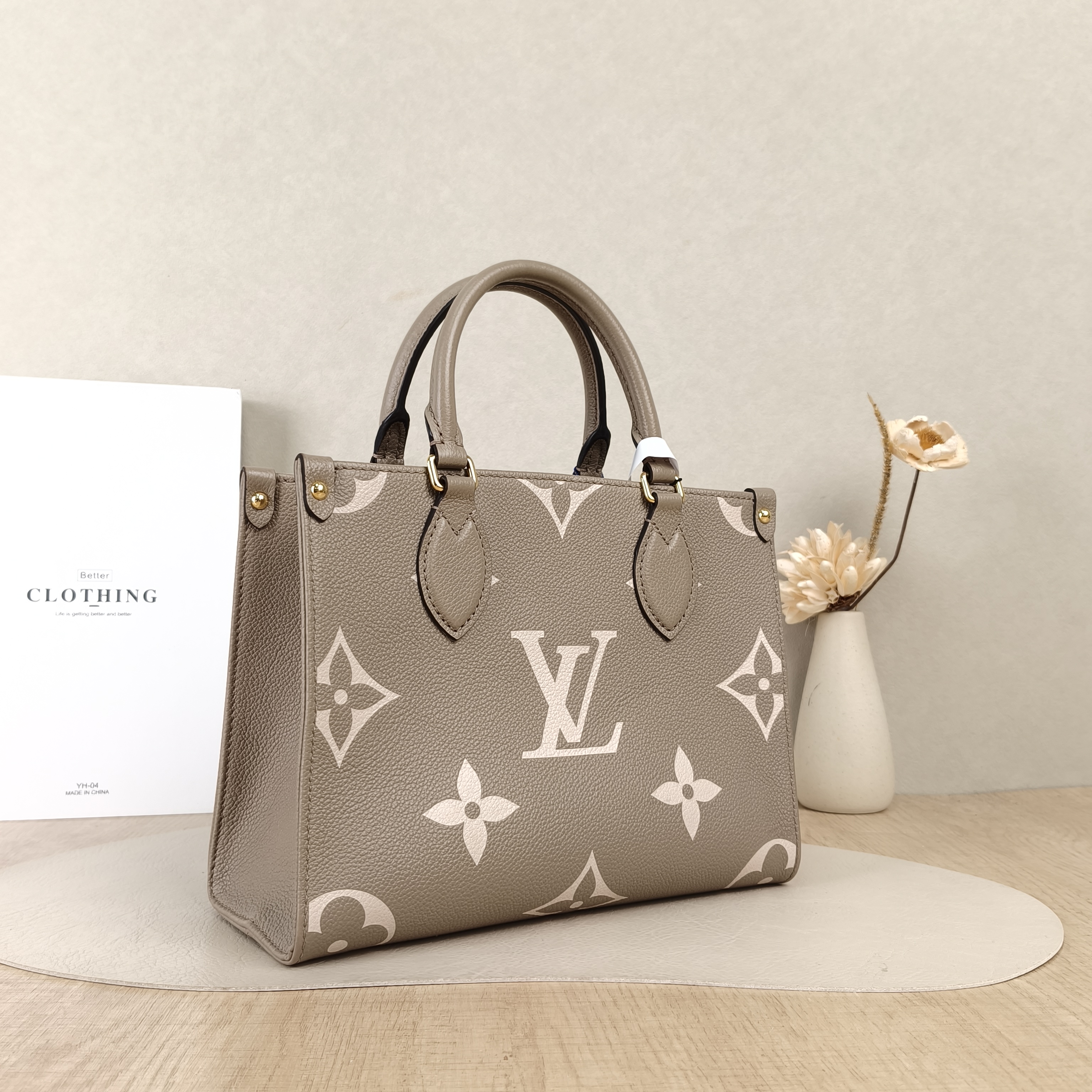 Louis Vuitton Shoulder Bag Onthego · White Empreinte Embossed Calfskin Monogram Small25 × 11.5 × 19 cm — cover view 6 of 6
