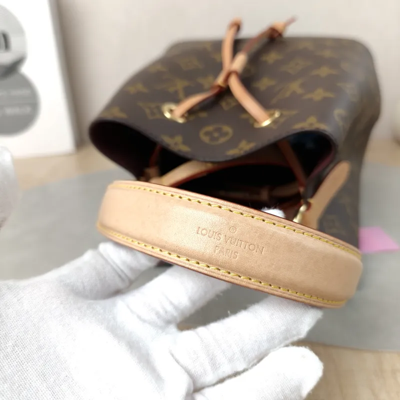 Louis Vuitton Crossbody Bag NÉONOÉ Bucket Bag BB Monogram PVC BB 20 × 13 × 20 cm — detail view 7 of 14