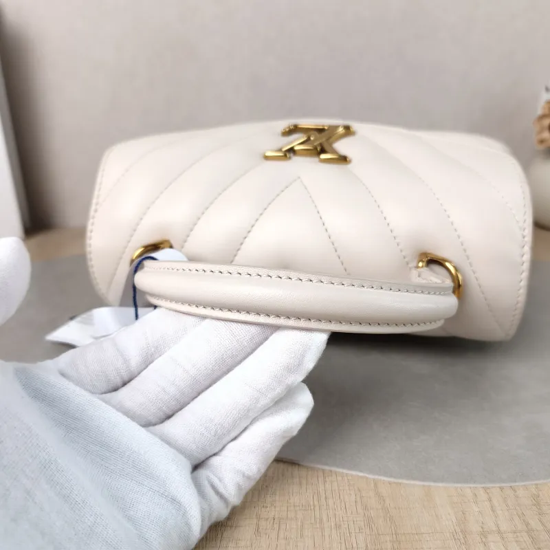 Louis Vuitton Crossbody Bag New Wave Hold Me Top Handle Bag White Calfskin One Size 23 × 10 × 15 cm — detail view 12 of 13