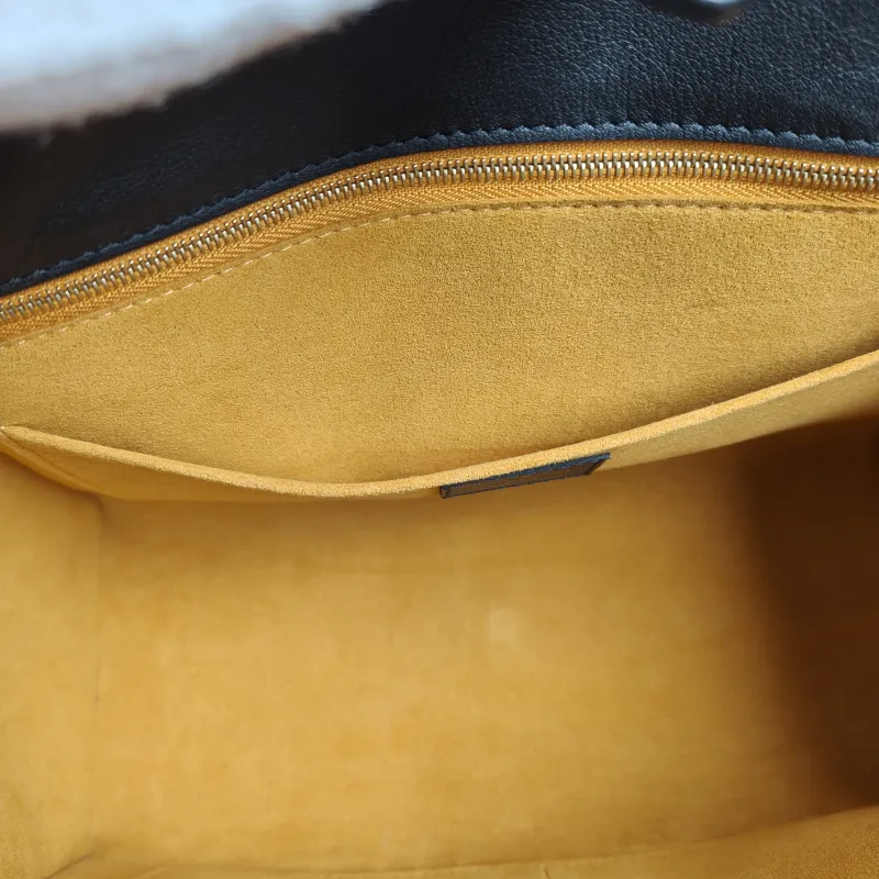 Louis Vuitton Top Handle Bag On My Side Black Calfskin Medium30.5 × 14 × 24.5 cm — detail view 6 of 14