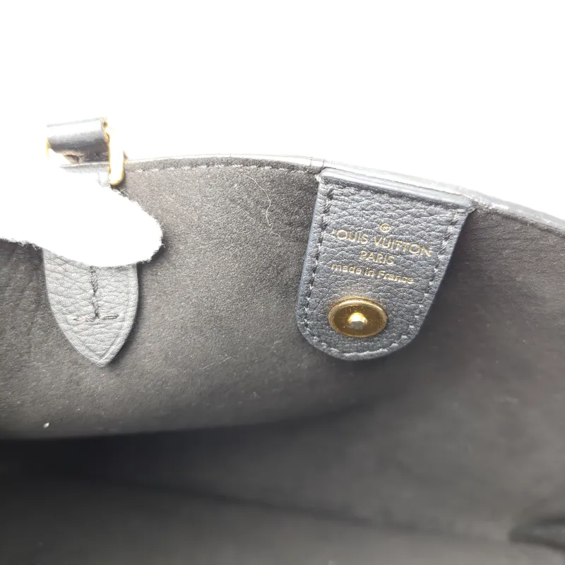 Louis Vuitton Crossbody Bag LOCKMETO Top Handle Bag Black Calfskin One Size 38 × 15.5 × 24 cm — detail view 6 of 11