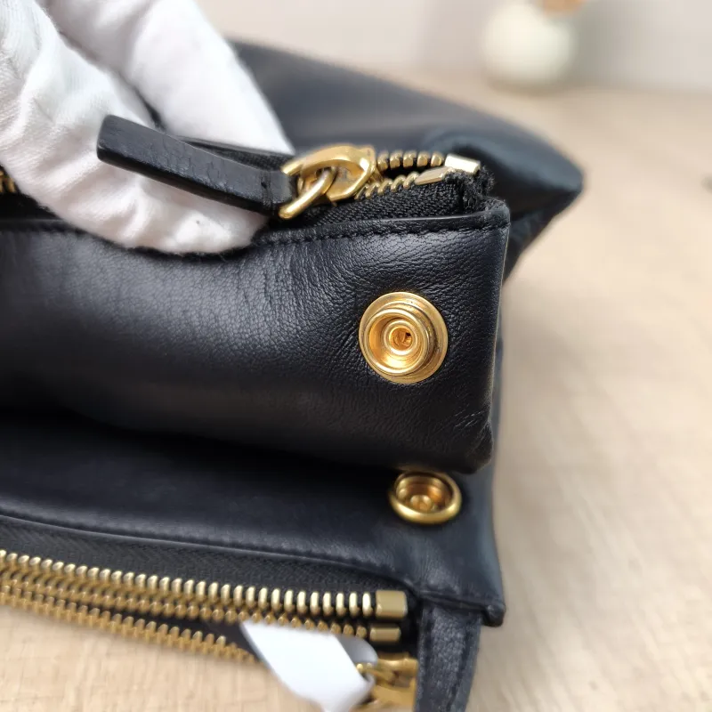 CELINE Crossbody Bag Trio Messenger Bag Black Lambskin Large25.5 × 5 × 17.5 cm — detail view 6 of 10