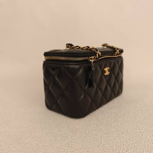 Chanel Crossbody Bag Edition Box Bag Cosmetic Bag Black Lambskin 17 × 8 × 9.5 cm — cover view 4 of 5