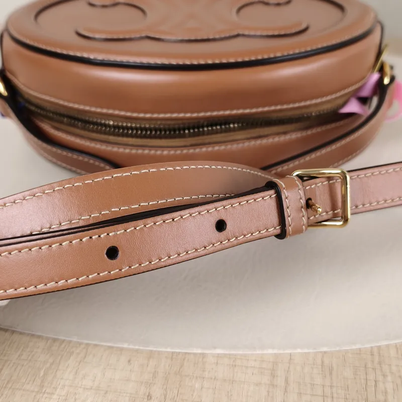 CELINE Crossbody Bag Cuir Triomphe Brown Calfskin Large 20 × 6 × 15 cm — detail view 6 of 10