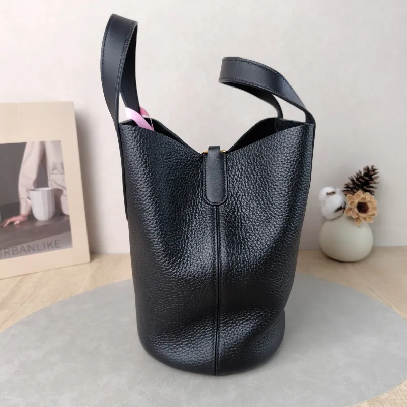 Hermès Top Handle Bag In-the-Loop 23 89Black Taurillon Clemence TC Calfskin Medium 23 × 15 × 25 cm B — detail view 3 of 12