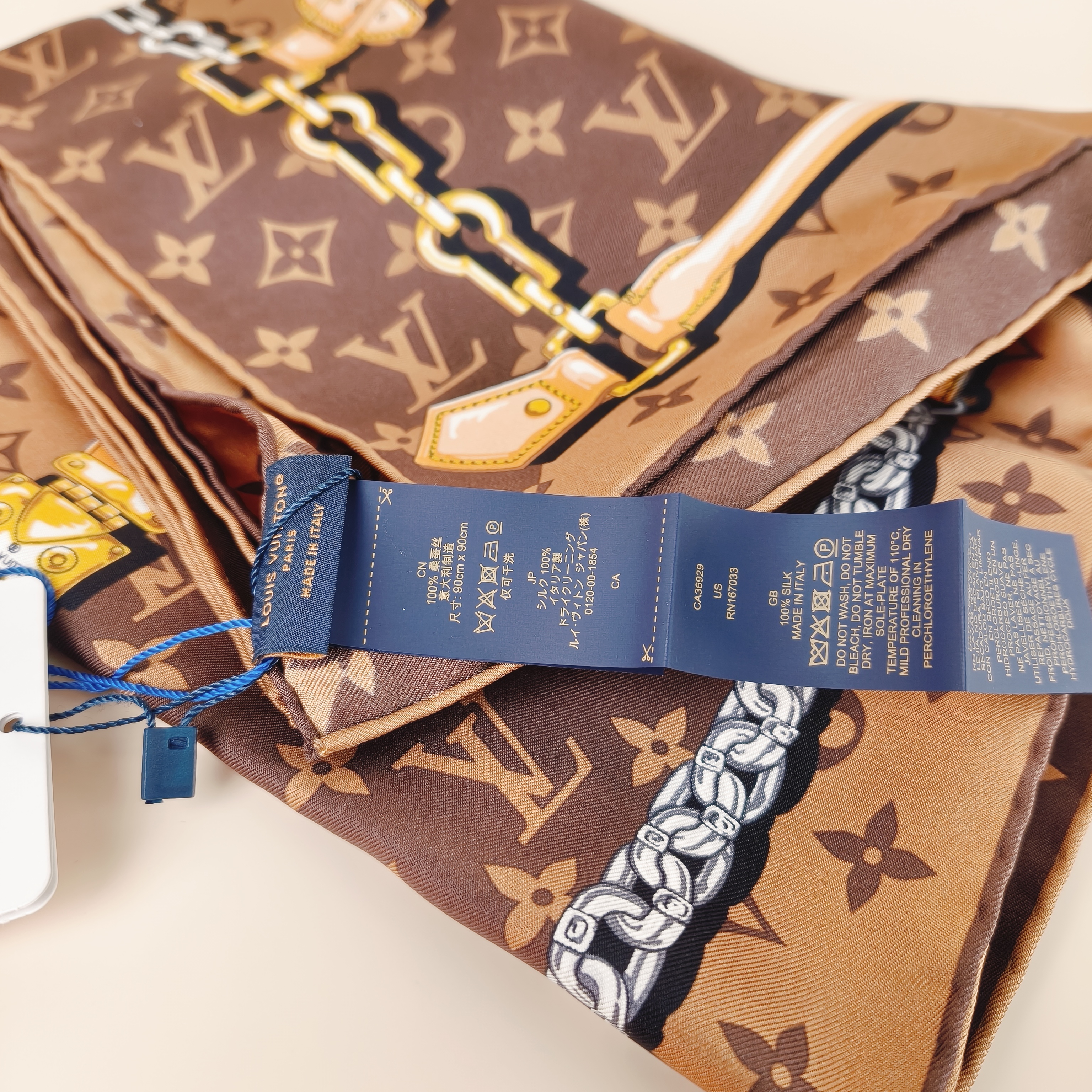 Louis Vuitton Monogram Silk One Size90*90 โ cover view 3 of 11
