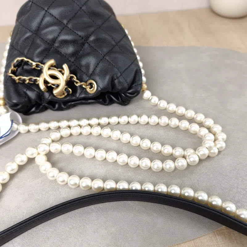 Chanel Crossbody Bag Crossbody Bag Black Calfskinmini12 × 11 × 11 cm — detail view 5 of 14