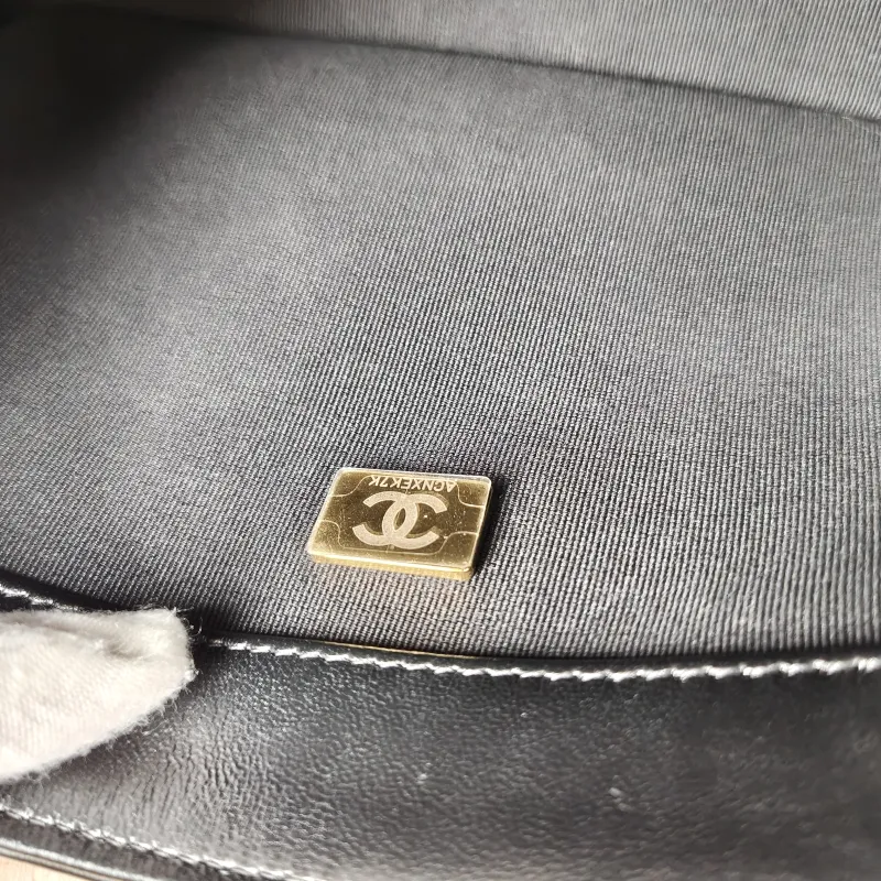 Chanel Crossbody Bag Edition c logo Black Waxed Leather One Size22 × 7 × 16 cm — detail view 1 of 17