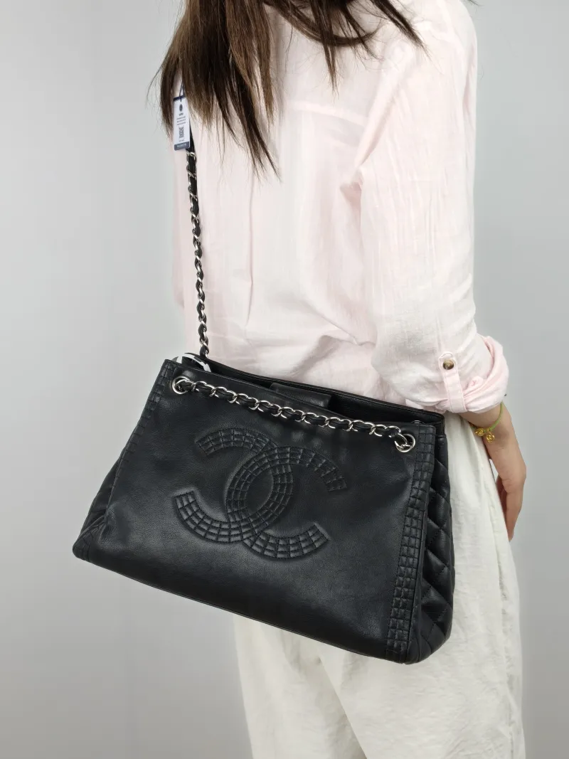 Chanel Shoulder Bag c tote Black Calfskin One Size 37 × 17 × 24 cm 16 — on-model view 2 of 3