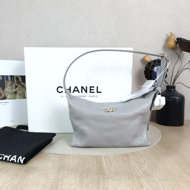 Chanel Shoulder Bag hobo Grey Lambskin One Size 22 × 8 × 16 cm — cover view 5 of 6