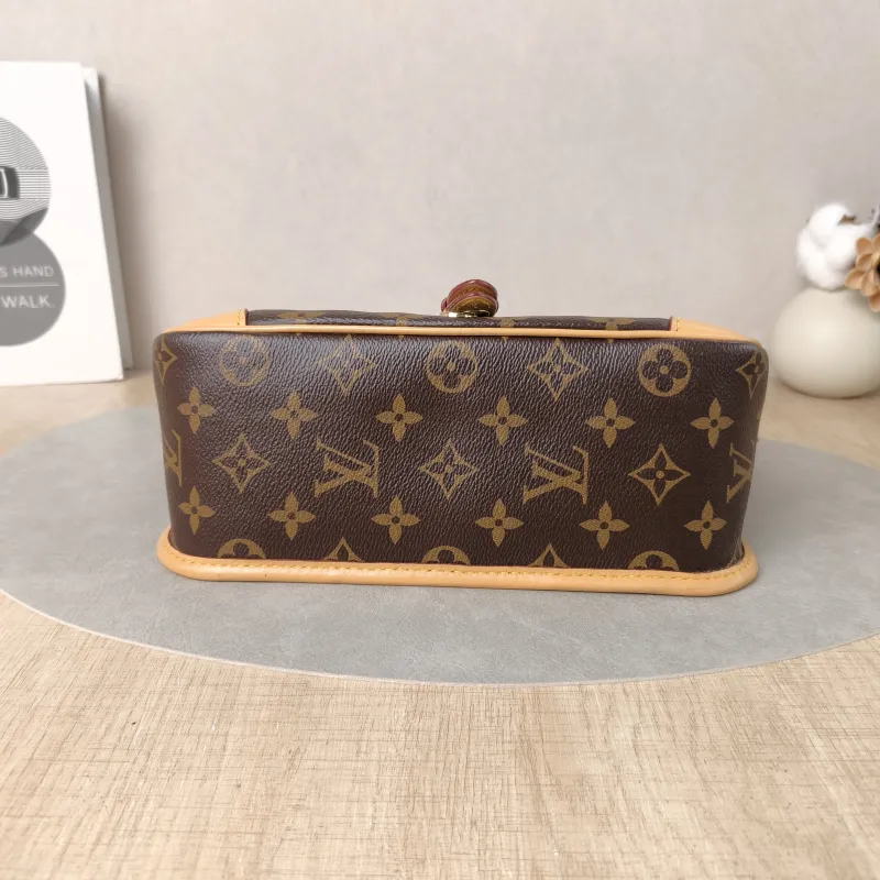 Louis Vuitton Crossbody Bag Diane Baguette Bag Shoulder Strap PVC Small 24 × 9 × 15 cm — cover view 2 of 5