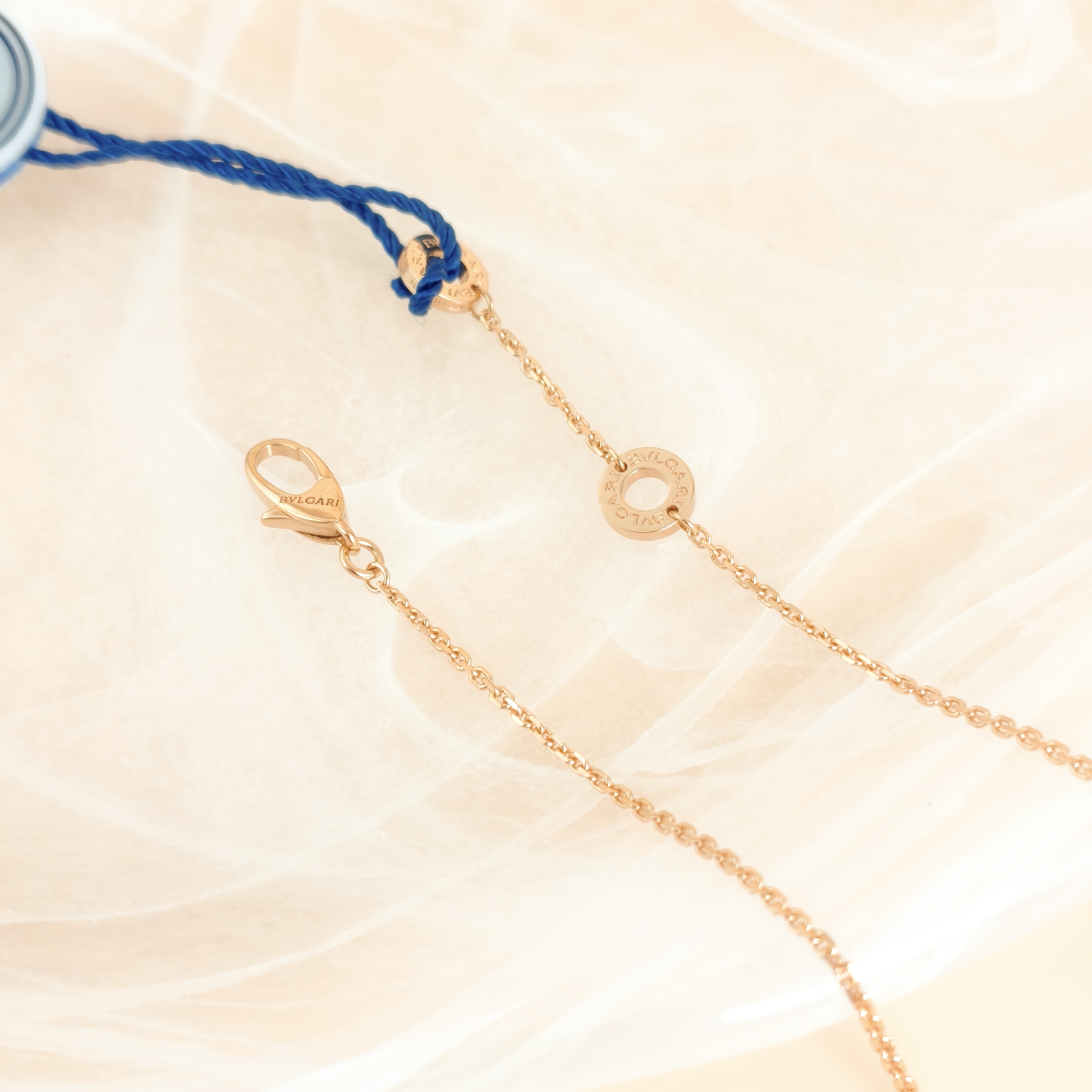 Bvlgari Necklace DIVAS’ DREAM Collection Pearl White Mother-of-Pearl Diamond18KR ose Gold Medium Pendant2cm 43cm — cover view 10 of 10