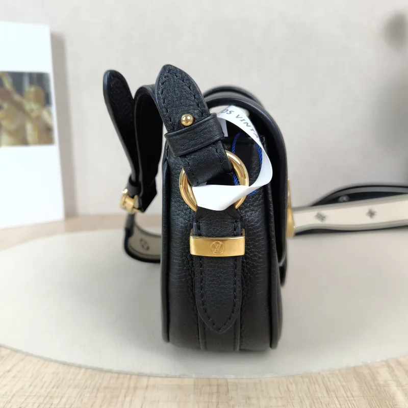 Louis Vuitton Crossbody Bag Pont 9 Soft Messenger Bag Black Calfskin Small21 × 6.5 × 15 cm — detail view 12 of 14