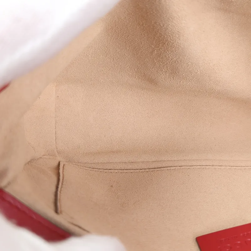 GUCCI Crossbody Bag GG Marmont Small Marmont 22Red Calfskin Small22 × 6 × 13 cm — detail view 9 of 13