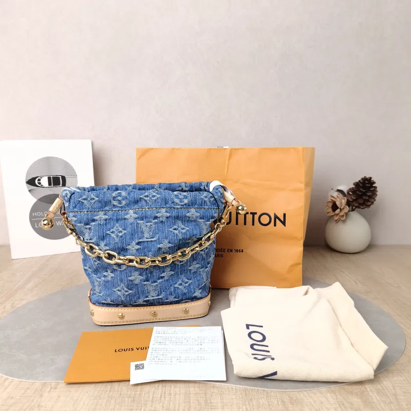 Louis Vuitton Crossbody Bag NANO NOÉ Bucket Bag Nano Blue nano 20.5 × 9 × 17.5 cm — cover view 4 of 6
