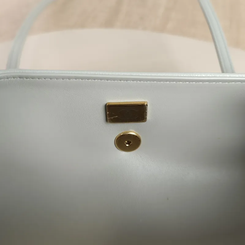 Chanel Shoulder Bag preppy coco Bowling Bag Green Calfskin Small 20.5 × 10 × 10 cm — detail view 9 of 11