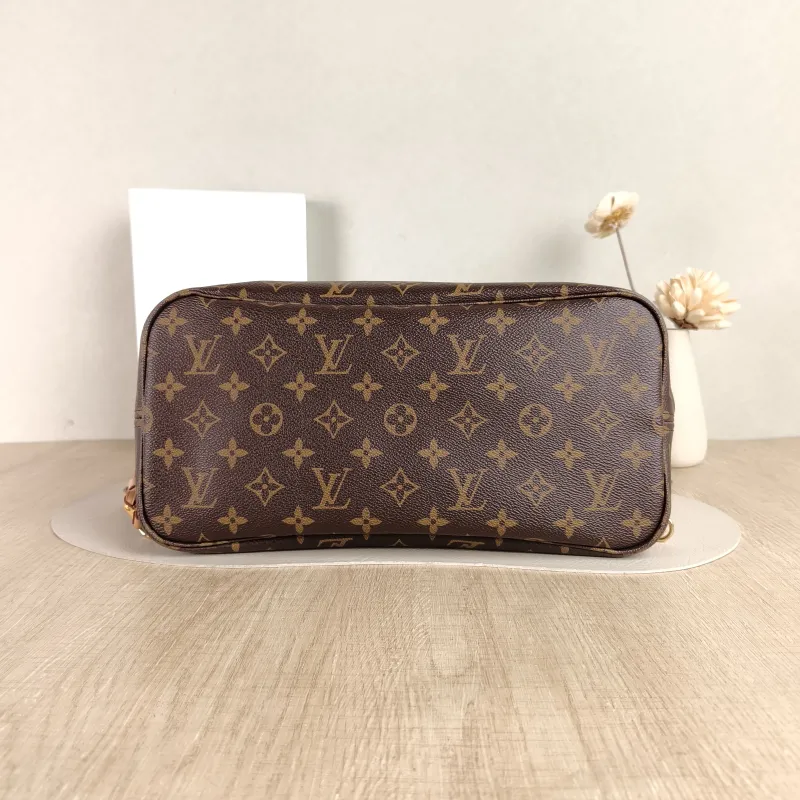 Louis Vuitton Shoulder Bag Monogram PVC Medium 31 × 14 × 28 cm — cover view 2 of 4