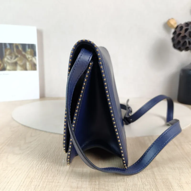 FERRAGAMO Shoulder Bag Shoulder Bag Navy Calfskin One Size25 × 9 × 16.5 cm — detail view 3 of 12
