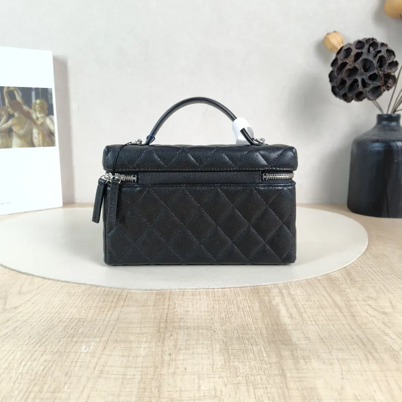 Chanel Crossbody Bag25p logo lp Black Grained Calfskin One Size19.5 × 5 × 17 cm — cover view 2 of 6