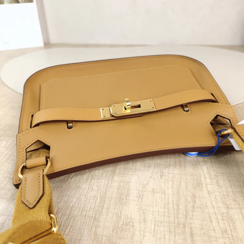 Hermès Crossbody Bag Jypsiere 23 4B Swift Calfskin Mini 23 × 5 × 17 cm W — detail view 1 of 12
