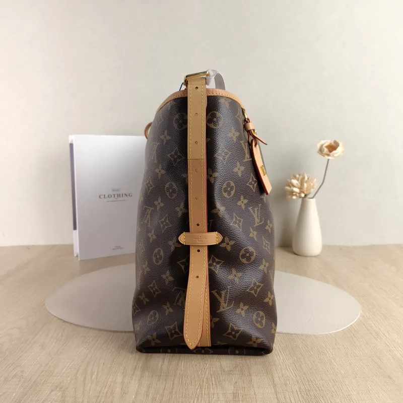 Louis Vuitton Crossbody Bag Carryall Monogram PVC Medium 39 × 15 × 30 cm — detail view 11 of 12