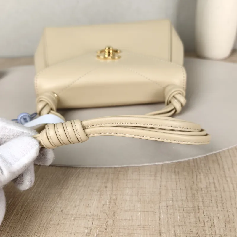 Chanel Shoulder Bag Beige Calfskin Small 22 × 8 × 16 cm — detail view 9 of 13